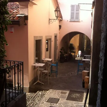 Casa Antico Borgo Di Апартаменты Варенна